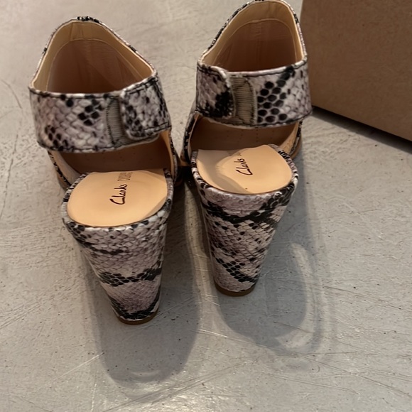 Brand new Clarks snakeskin print pumps - Picture 4 of 5